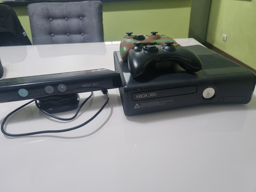 X Box 360 Destravado Com Kinect + 02 Controles.