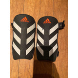 Canilleras adidas Originales Negras. Talle L