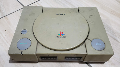 Playstation 1 Fat Só O Aparelho. O Leitor Não Leu Os Jogos. Tá Com Defeito. 49.  M45