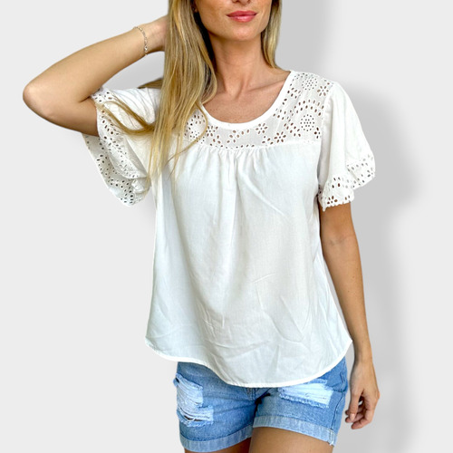 Blusa Elegante Blanca Con Detalles Calados - Estilo Shadows