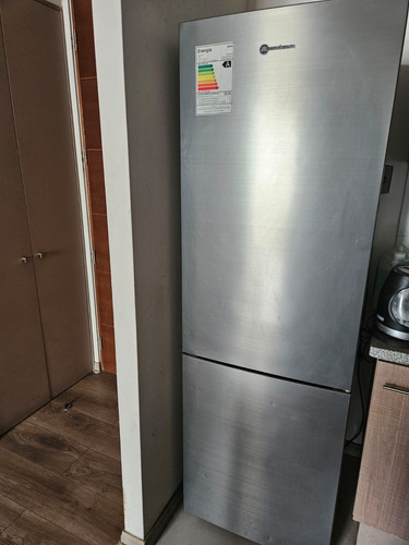 Refrigerador Mademsa Nordik 480 Plus  Con Freezer 303l 220v