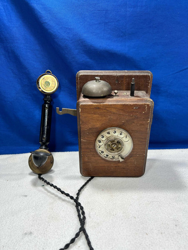 Antiguo Teléfono De Época Con Caja De Madera