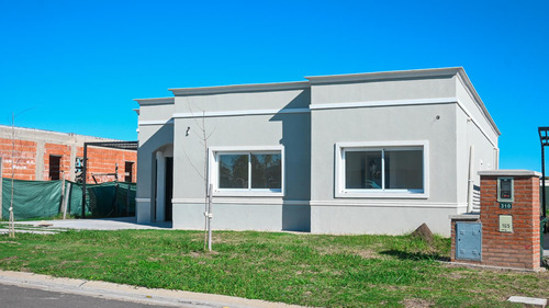 Venta Casa 4 Ambientes Con Patio Y Parrilla - Santa Lucia, Pilar Del Este. - Imagen 3