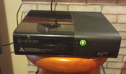 Consola Xbox 360 Modelo E 4gb Solo Consola Sin Accesorios 