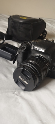 Cámara Canon Eos T7i Con Lente Ef-s 18-55mm  Cómo Nueva