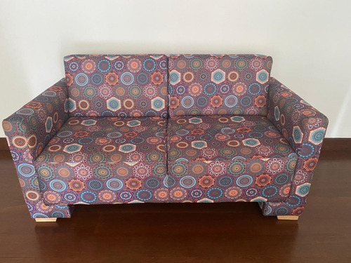 Sofa Moderno, Tapizado En Telas De Mandala Y Patas De Madera