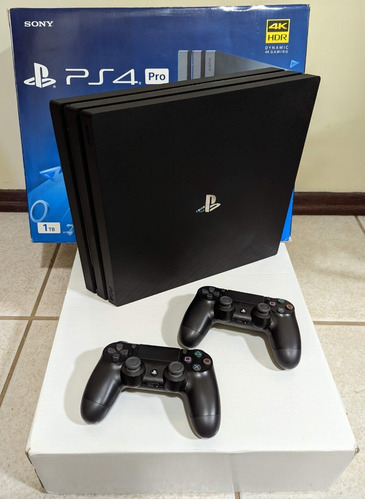 Sony Playstation 4 Pro - 2 Controles + Caixa