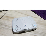 Playstation 1 Psone Só O Aparelho Sem Nada E O Leitor Não Leu E O Botão Power Tá Meio Duro. Tá Com Defeito. 000. A95