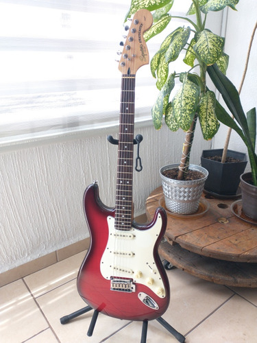 Guitarra Eléctrica Stratocaster Standard