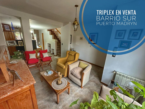 Venta Triplex De 3 Dormitorios, Amplio Patio Parquizado, En Zona Recidencial De Puerto Madryn
