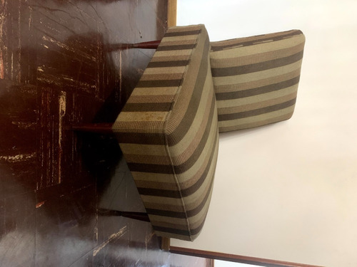 Sillon Tapizado Rayas Patas En Madera