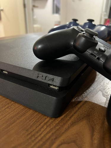 Playstation 4 Slim 500gb + Dos Controles