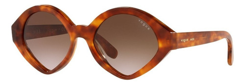 Lentes De Sol Vogue Con Filtro Solar Montura Irregular Mujer Color De La Lente Marrón Color Del Armazón Habana Diseño Degradada