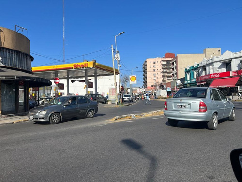 Oportunidad Sobre Av. Rivadavia Al 15.800 Haedo A 150 Mts. De La Estacion Departameto Al Frente Para Mejorar