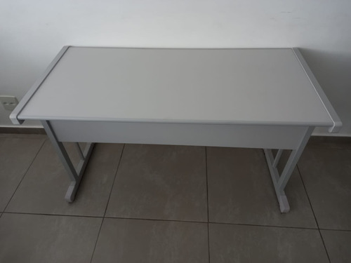 Mesa De Escritório 1,30m X 0,6m - Usado - 1 Unidade