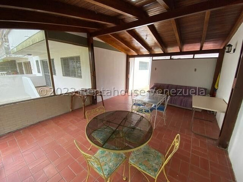 Casa Muy Bien Conservada Con Hermosa Vista En Calle Cerrada Con Vigilancia El Cafetal Nb 23-28369 - Imagen 4
