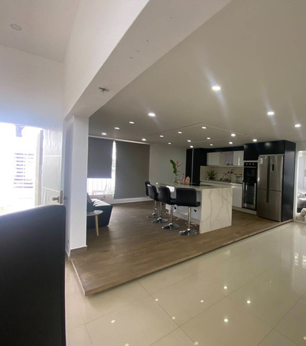 Josefina Toledo: Casa En Venta En El Trigal Sur, 324m², Bella Cocina Equipada, Pisos En Porcelanato, Calle Privada, 25065