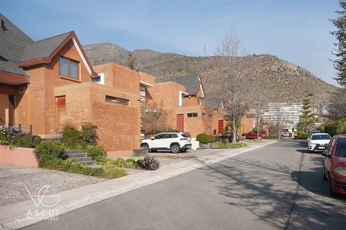 Casa San Carlos Apoquindo Condominio Seguro, 5 Dorm, 4 Baños - Imagen 2