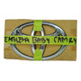 Emblema Compuerta Toyota Yaris 06/11, Camry Baby 07/11 Toyota Camry