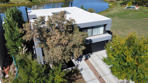 Espectacular Casa A La Laguna En Venta | El Canton Barrio Islas - Escobar - Imagen 2