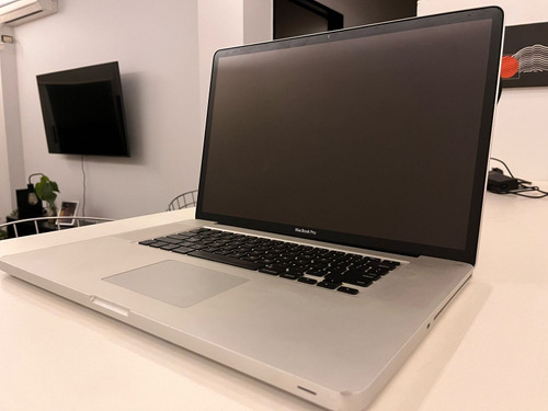 Mackbook Pro - 17  Mid 2010 