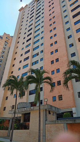 Apartamento En Alquiler Residencias Titanium Urbanizacion La Trigaleña Alta Valencia. St