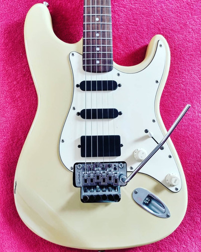 Guitarra Fender Squier Stratocaster Branca