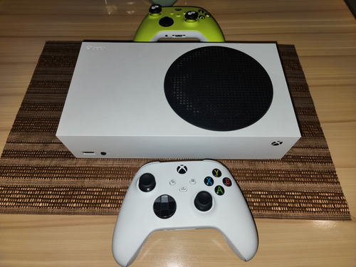 Xbox Series S - 512 Gb 2 Controles Originales + Game Pass