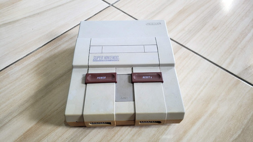 Super Nintendo Fat Só O Console A Imagem Esta Com Umas Ondas. H1