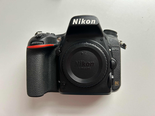 Câmera Nikon D750 + Lente 35mm Nikon + Lente 85mm Sigma Art