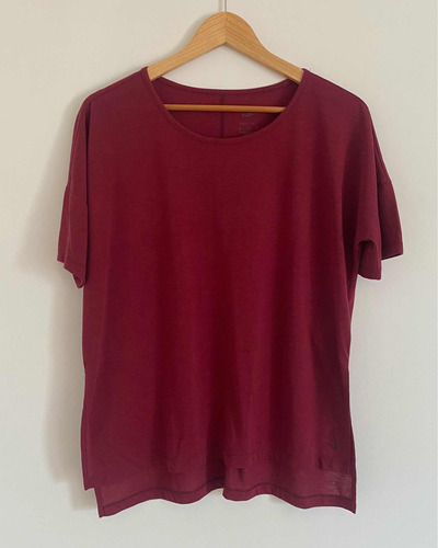 Nike. Remera Bordo. Línea Yoga. Mujer. Talle M #mfa67