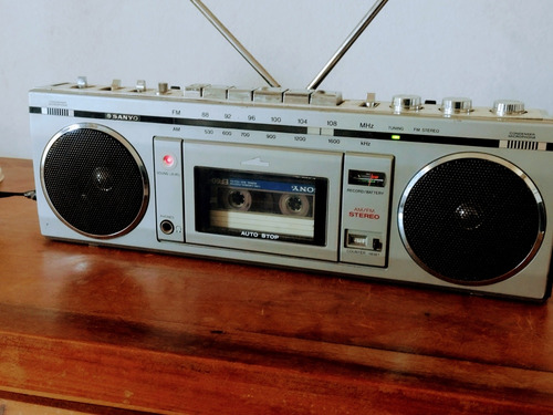 Rádio Gravador Bombox Sanyo = Polyvox Jvc Disco Fitas Antigo