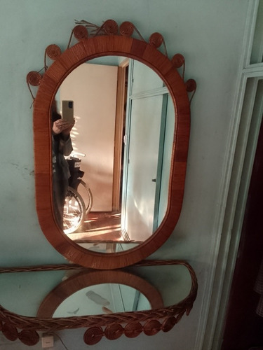 Espejo Ovalado Con Marco De Mimbre. Muy Decorativo
