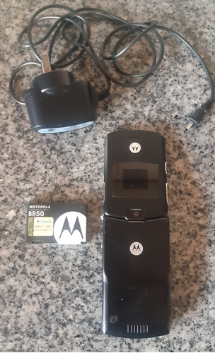 Motorola V3 Black Pantalla Doblecon Cargador -como Nuevo-