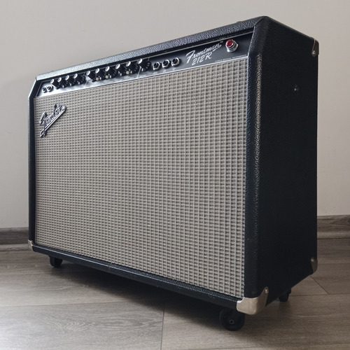 Amplificador Fender Modelo Frontman 212 R