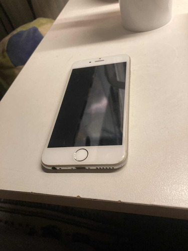 iPhone 6, Fundas Y Perfecto Estado, Una Pequeña Rotura.