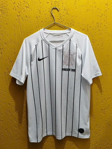 Camisa Do Corinthians Nike Listrada Sem O Escudo Do Clube 