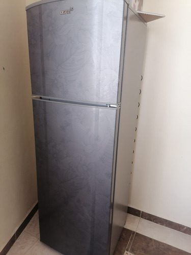 Refrigerador Acros Whirlpool, Seminuevo, Gris Floral 