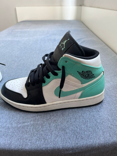 Tênis Nike Air Jordan 1 Mid Igloo Island Green