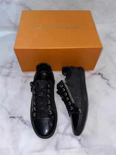 Tenis Louis Vuitton de hombre en color negro, talla 8.5 mex 10.5 americano,  poco uso en excelente estado, entrego con caja, cubre polvo y…