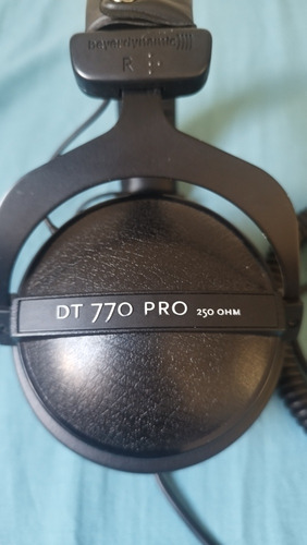 Audífonos Beyerdinamic Dt 770 Pro 250 Ohm + Case