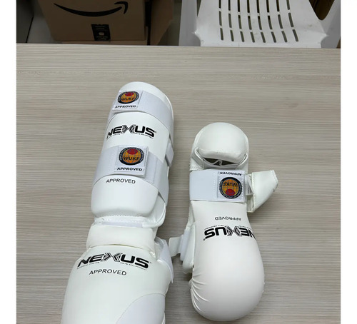 Kit Espinillera Nudillera Karate Nexus Blanco Wukf