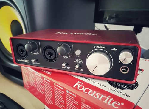 Interfaz De Audio Focusrite Scarlett 2i2 2da Gen