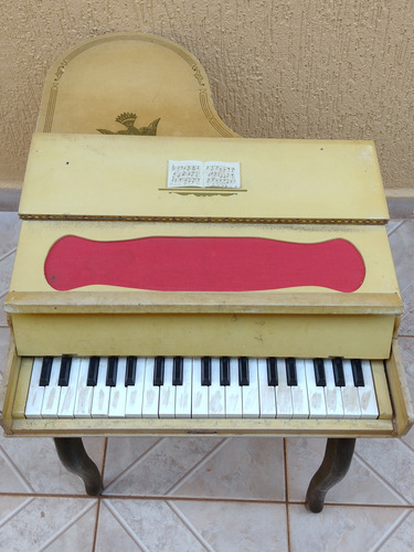 Antigo Piano Infantil Da Estrela Em Madeira 