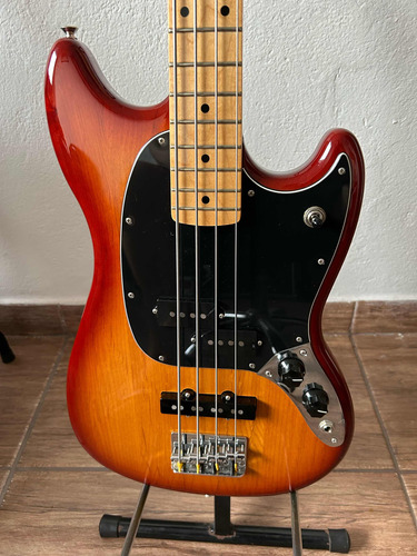 Baixo Fender Player Series Mustang Seminovo