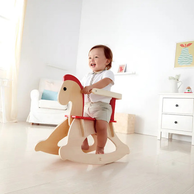 Caballito Balancín Hape 3 En 1 Ajustable Madera - E0100 Rojo | Meses sin interés