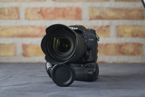 Nikon D7100 Kit 18 105mm Detalle: Se Quebró La Tapita De Sd