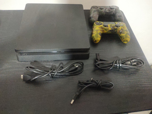 Consola Ps4 Slim Con Dos Controles Y Cuatro Juegos En Disco