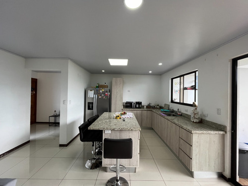 Vendo Casa En Condominio Hacienda El Coyol, Reciente Construcción Y Patio Muy Amplio - Imagen 3