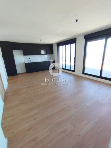 Venta Penthouse 2 Dormitorios, 2 Baños, Terraza Y Garaje Fijo En Punta Carretas - Imagen 2